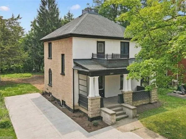 245 Lowther St S, Cambridge, ON N3H 1Y6