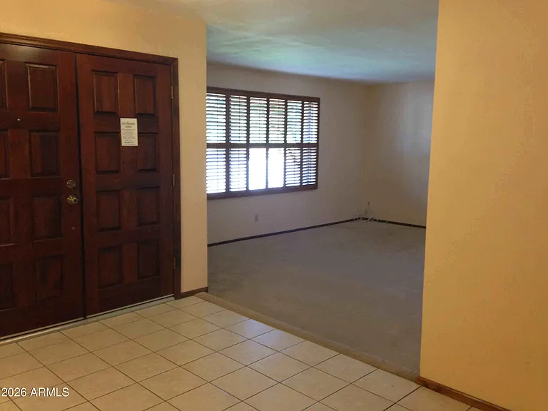 701 W Summit Pl — Photo 2