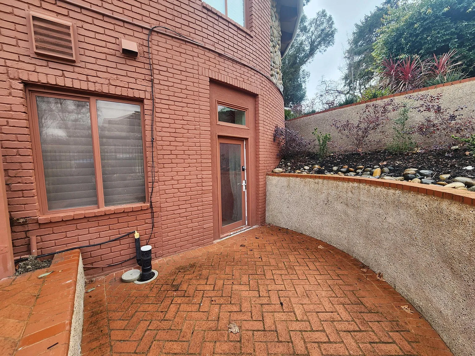 1 Puri Ct #B photo 1