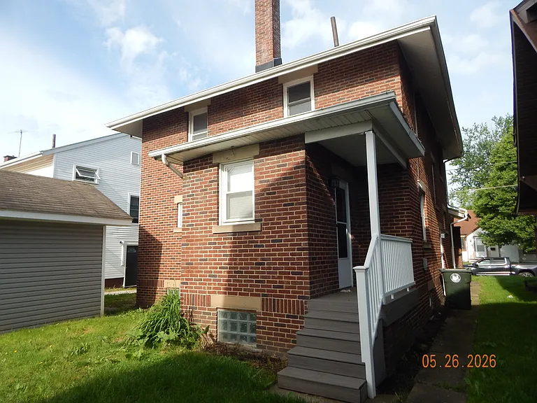 210 Roslyn Ave NW — Photo 3