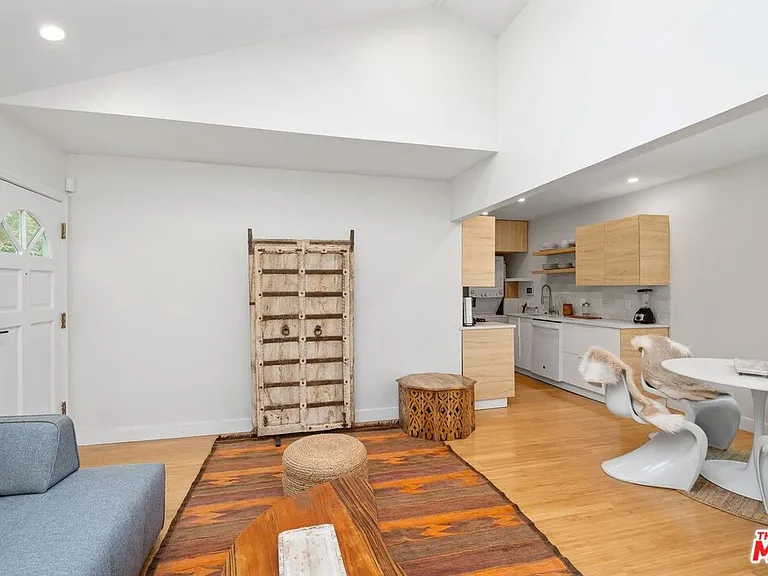 621 Rose Ave #B — Photo 5