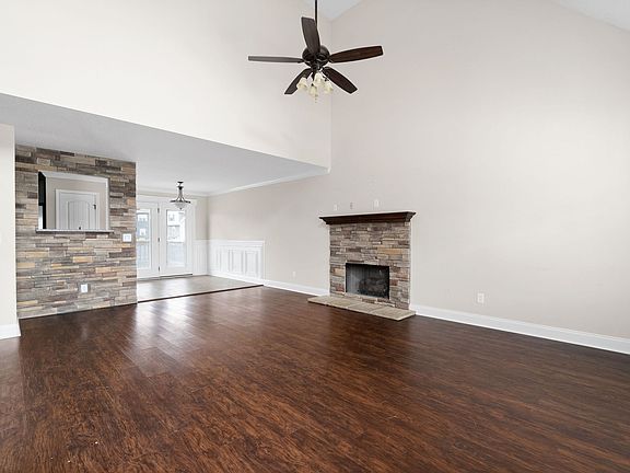 5th image of 3681 Fox Tail Dr