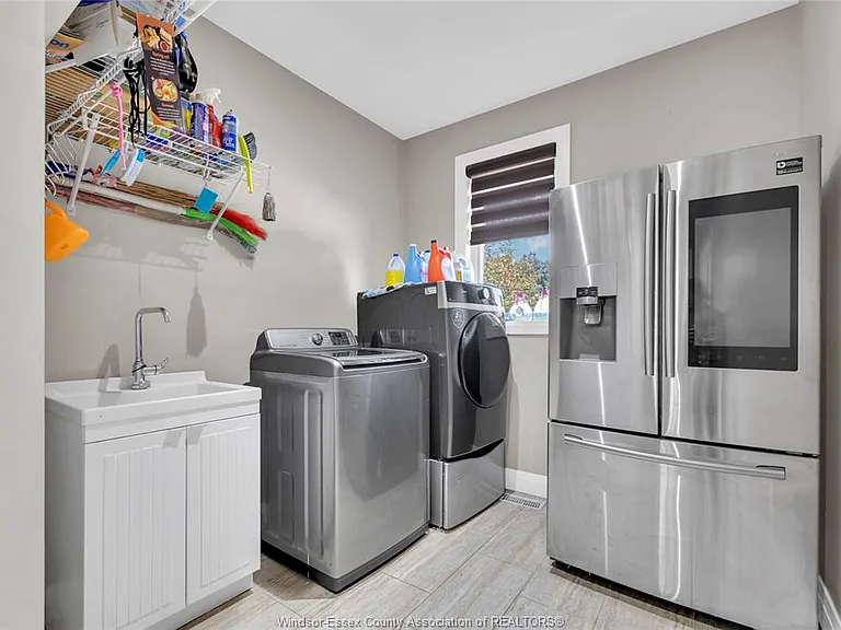 498 Sacred Heart Dr #UPPER — Photo 21
