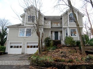 60 Dillon Rd, Larchmont, NY 10538