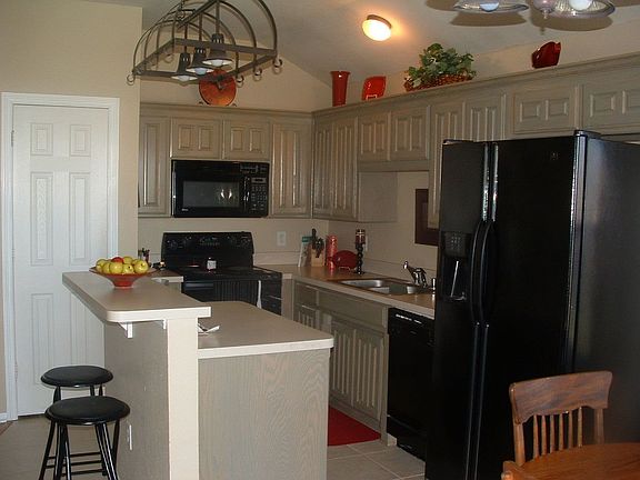 3rd image of 156 Blue Wood Dr