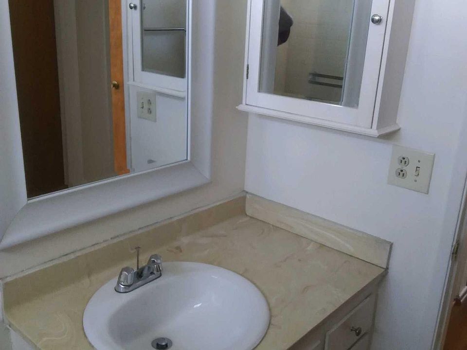 1st image of 5822 Waring Ave #3