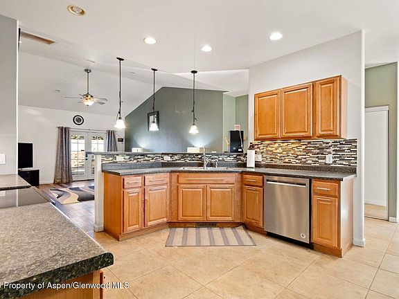 5th image of 42 Eagle Ct