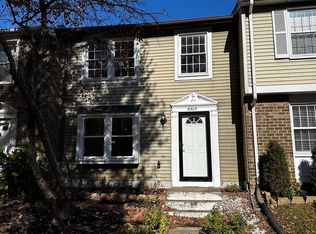 8305 Pondside Ter, Alexandria, VA 22309