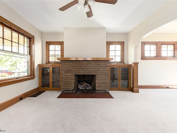 4th image of 2079 Carabel Ave