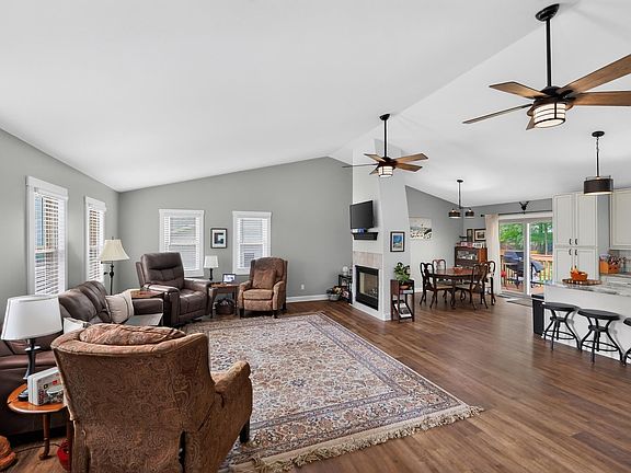 3rd image of 703 Daffodil Dr