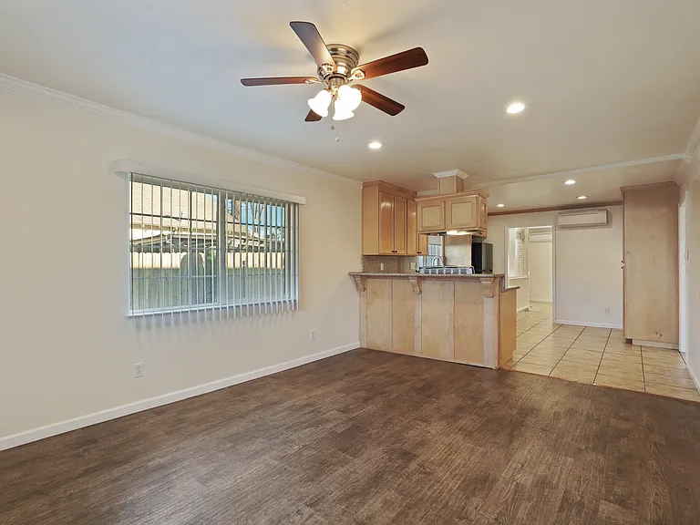 324 Flora St — Photo 4