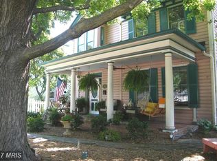 406 S King St, Leesburg, VA 20175
