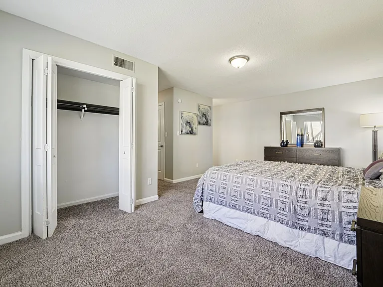 The Onyx Hoover Apartments — Photo 31