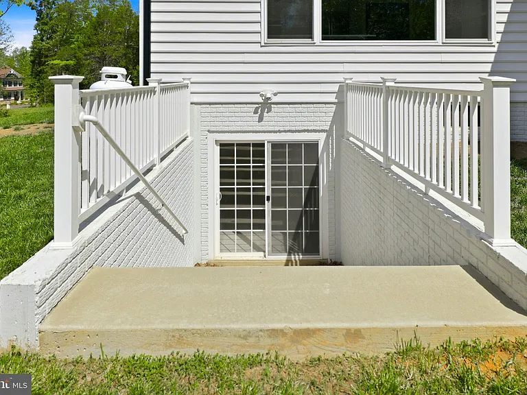 301 Kingdom Dr — Photo 8