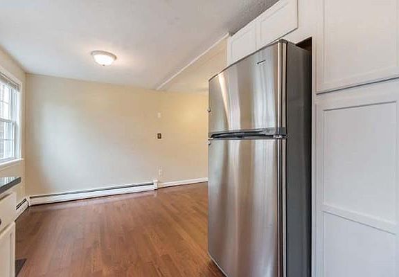 4th image of 46 Village Green Dr #0