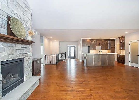 2nd image of 2005 Goldfinch Ln