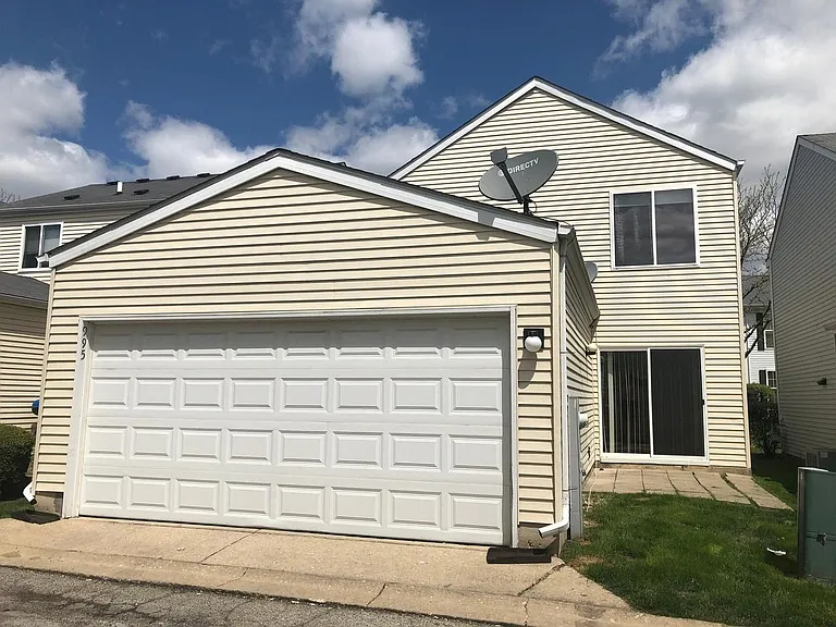 995 Symphony Dr — Photo 3