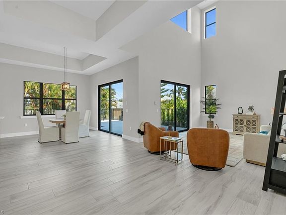 3rd image of 107 W Hilo ST