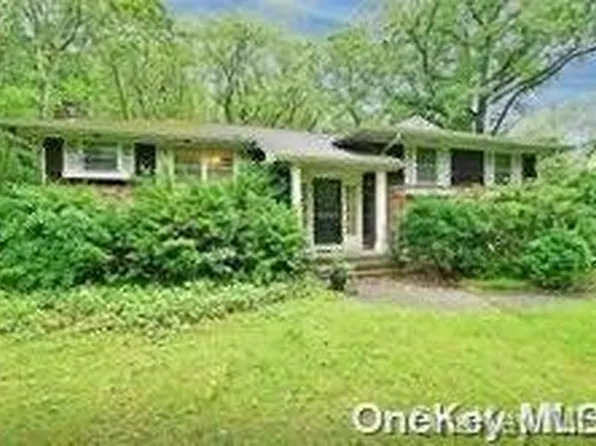 10 Beaumont Drive, Melville, NY 11747