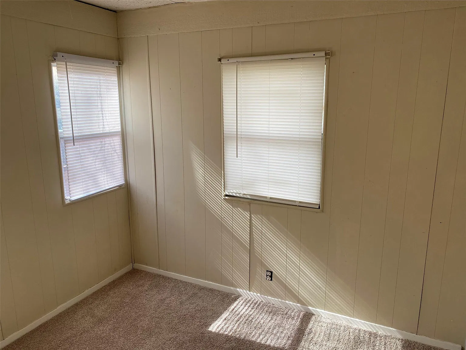 2 bed, 2.0 bath, 725 sqft, $750 — Photo 2