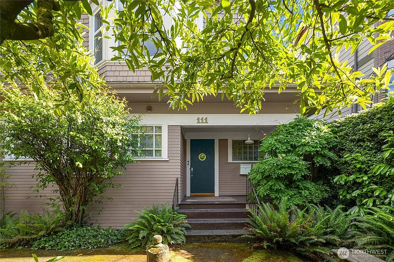 3rd image of 111 W Kinnear Place
