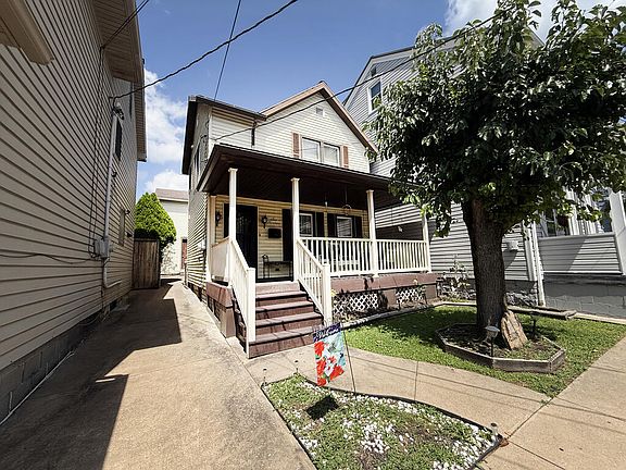 3rd image of 613 Moore St