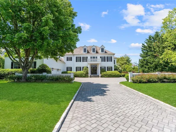 16 Legends Circle, Melville, NY 11747