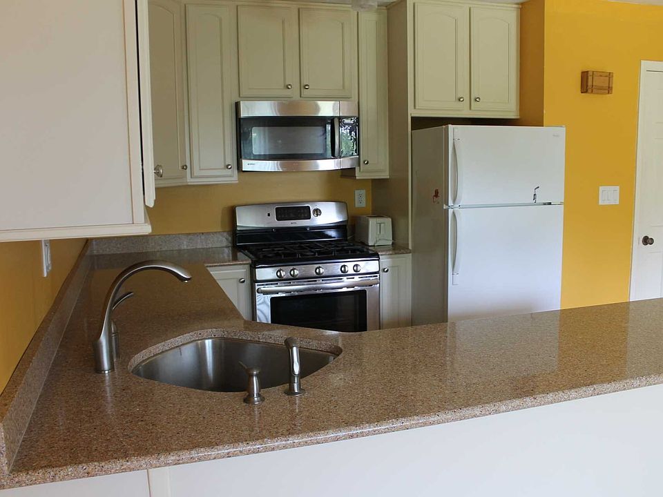 2nd image of 1005 Fox Ln #1005