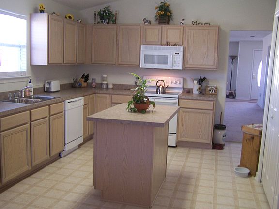Kitchen with lots of cabinets