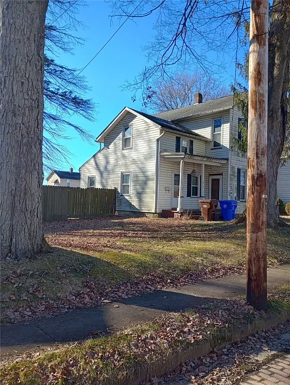 207 Clinton St photo 1