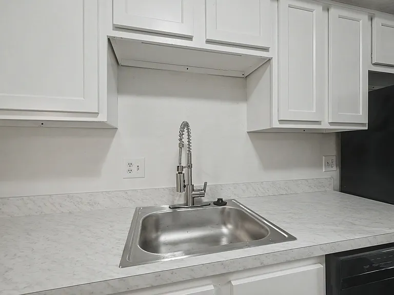 7711 Brams Hill Dr — Photo 29