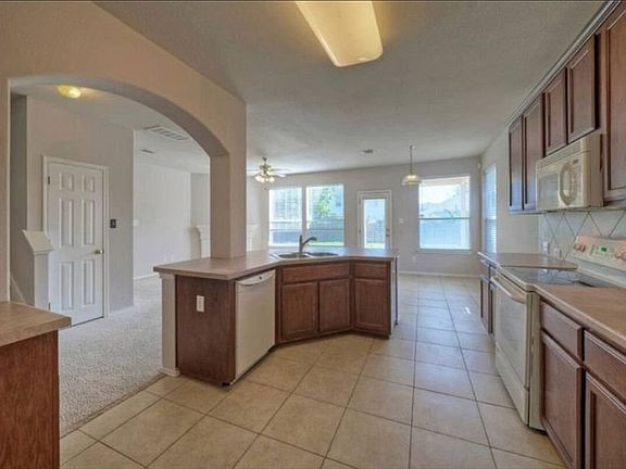 4th image of 9407 Pioneer Forest Dr