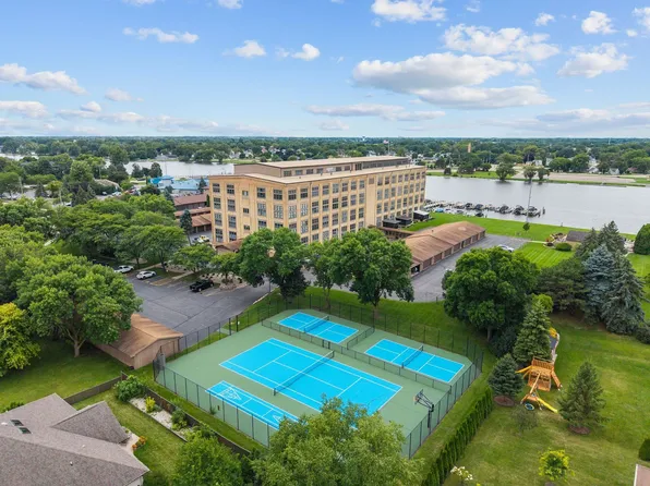 1545 Arboretum Dr APT 327, Oshkosh, WI 54901