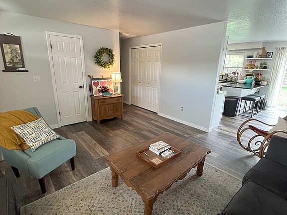 5th image of 5675 N Millstream Way