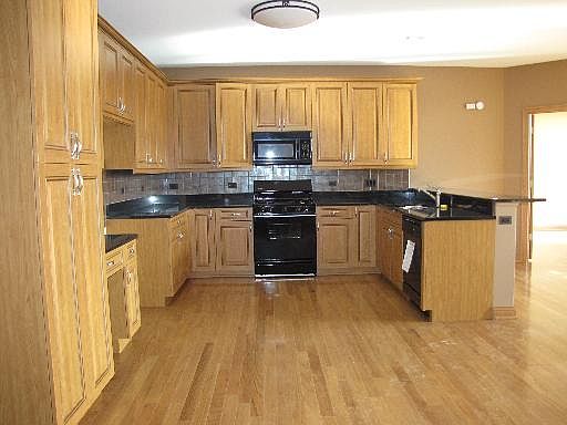 4th image of 160 S River St Unit 203