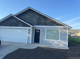 209 E Park Ave #A, Moxee, WA 98936
