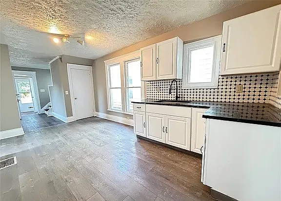 3 bed, $1,600 — Photo 3