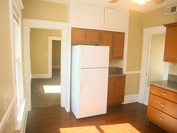 3rd image of 827 7th St NW #2