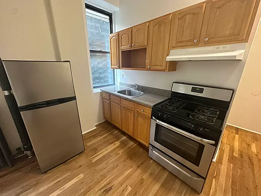 Rented by Premier Metro Realty Corp | media 12