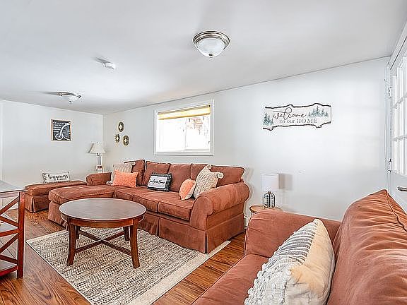 5th image of 239 Pine Ln