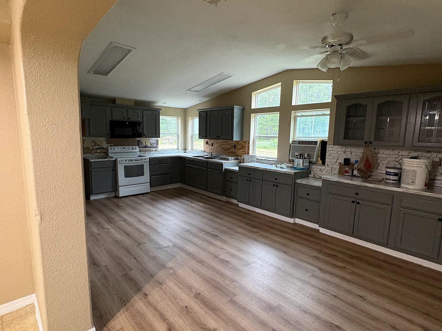 3 bed, 2200 sqft, $2,800 — Photo 4
