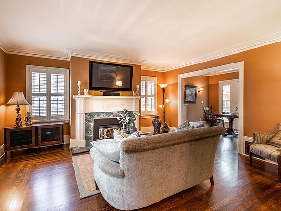 4th image of 1385 Martin Ave