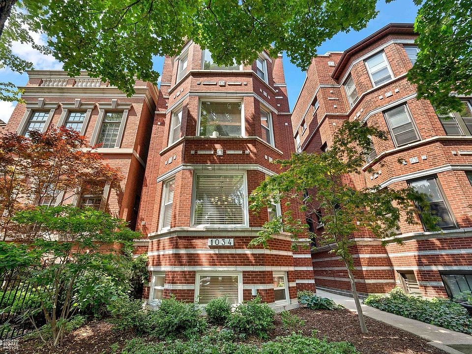 1st image of 1034 W Oakdale Ave #1