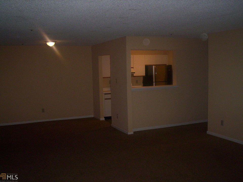 2nd image of 607 Ridgecreek Dr