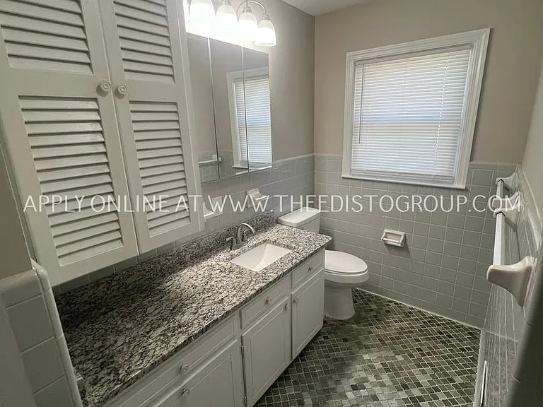 982-996 Hampton Dr NW — Photo 16