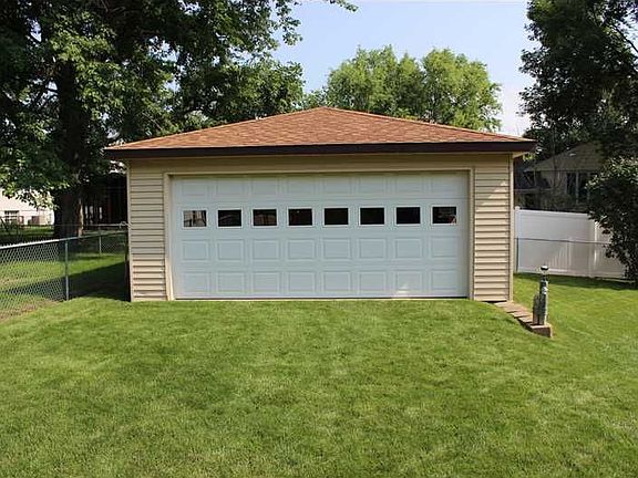 2nd image of 288 Sussex Dr NE
