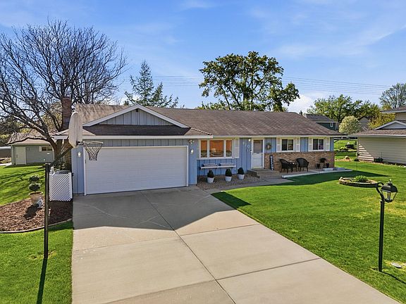3rd image of 970 Redwood Dr