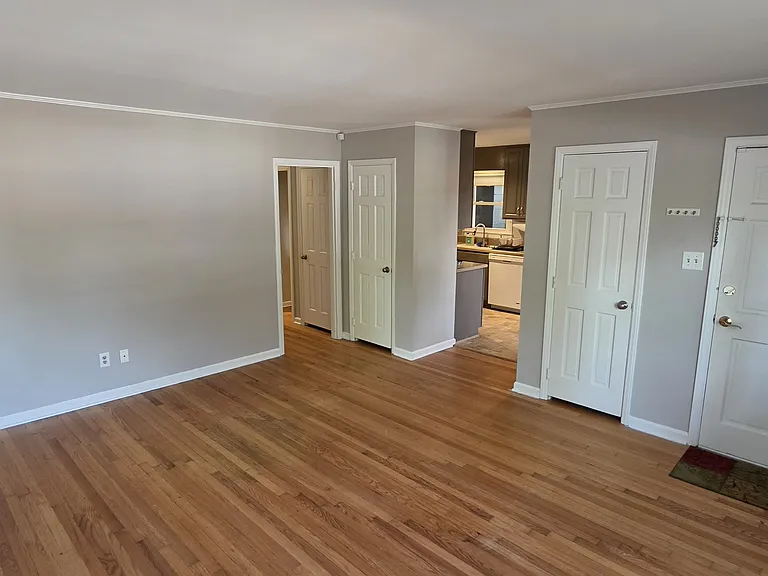 813 E Davie St — Photo 7