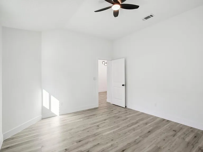 11615 Henley Dr — Photo 21