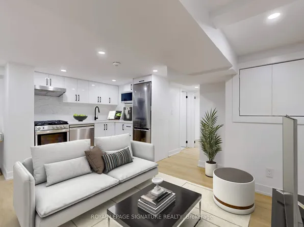 250 Major St, Toronto, ON M5S 2L6